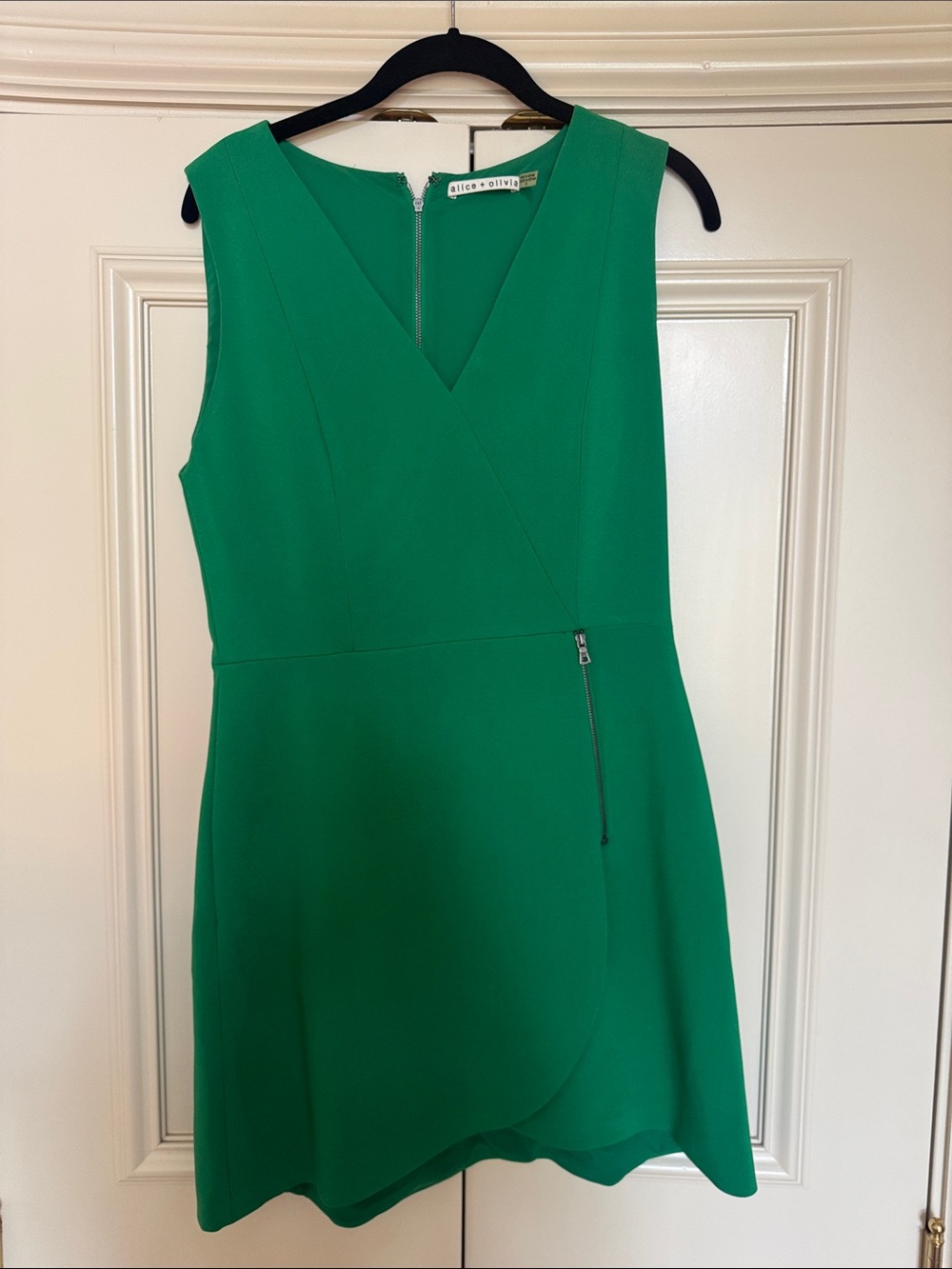 Alice + Olivia Green Sleeveless V-Neck Mini Dress
